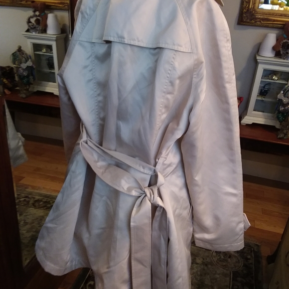 SOLD Champagne color Variations Trent coat - Picture 2 of 3